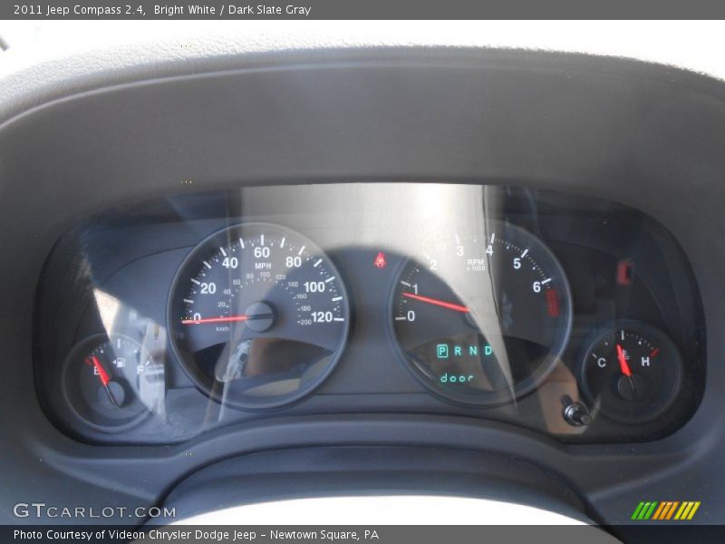 Bright White / Dark Slate Gray 2011 Jeep Compass 2.4