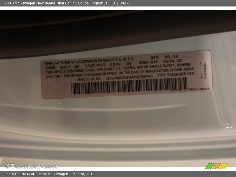 Aquarius Blue / Black 2010 Volkswagen New Beetle Final Edition Coupe