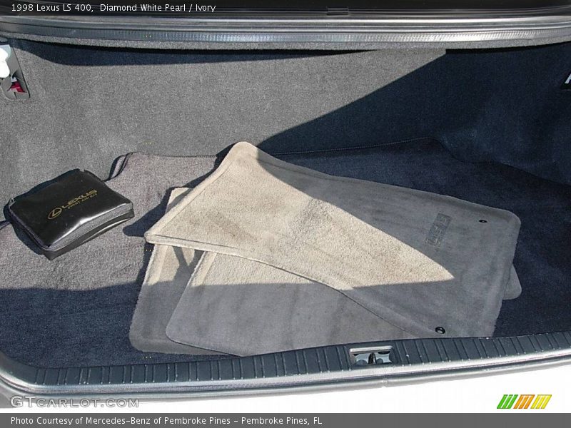 Diamond White Pearl / Ivory 1998 Lexus LS 400