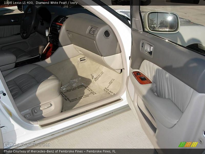 Diamond White Pearl / Ivory 1998 Lexus LS 400