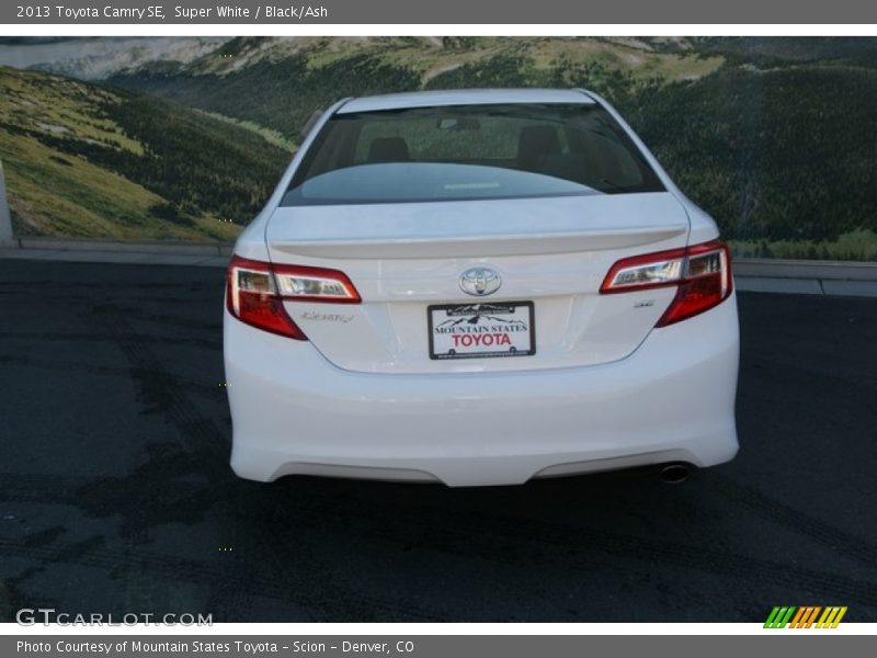 Super White / Black/Ash 2013 Toyota Camry SE