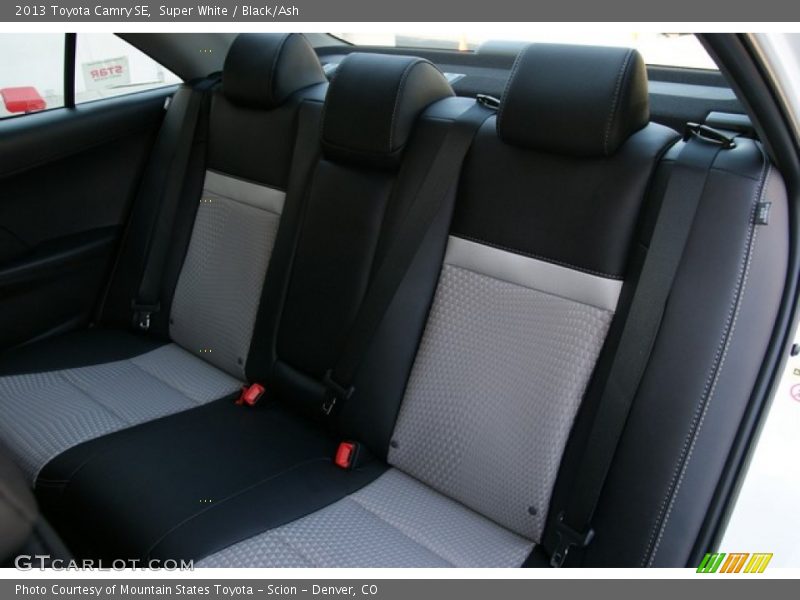 Super White / Black/Ash 2013 Toyota Camry SE