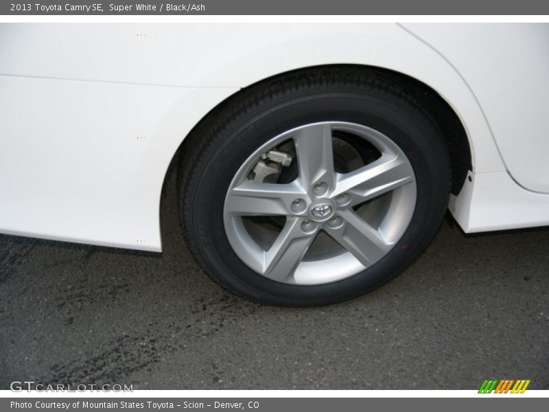Super White / Black/Ash 2013 Toyota Camry SE