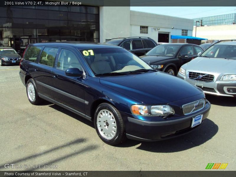 Midnight Blue / Beige 2001 Volvo V70 2.4T