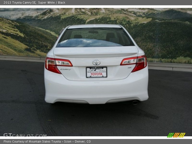 Super White / Black 2013 Toyota Camry SE