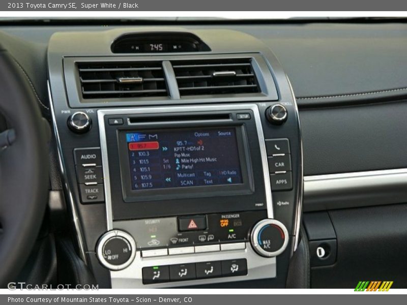Super White / Black 2013 Toyota Camry SE
