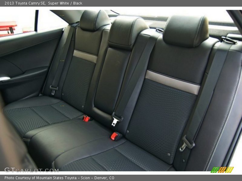 Super White / Black 2013 Toyota Camry SE