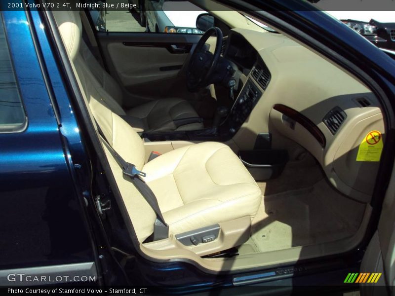 Midnight Blue / Beige 2001 Volvo V70 2.4T