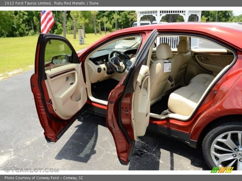 Ruby Red Metallic / Dune 2013 Ford Taurus Limited