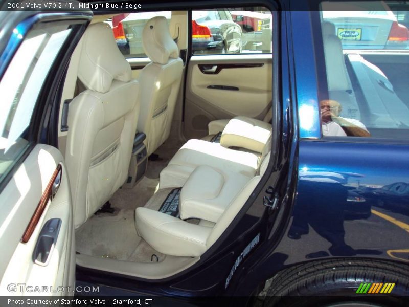 Midnight Blue / Beige 2001 Volvo V70 2.4T