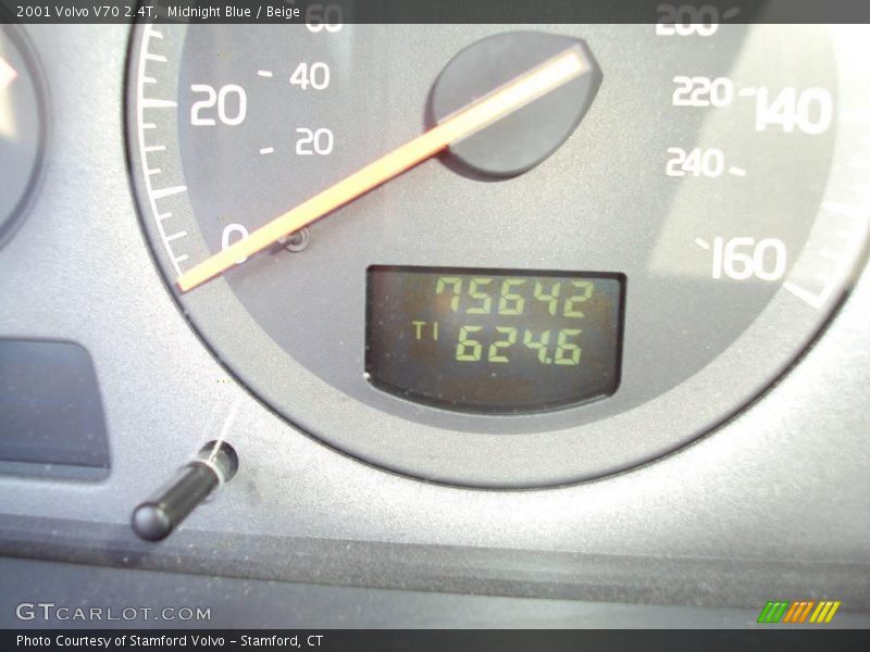 Midnight Blue / Beige 2001 Volvo V70 2.4T