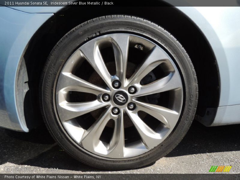 Iridescent Silver Blue Metallic / Black 2011 Hyundai Sonata SE