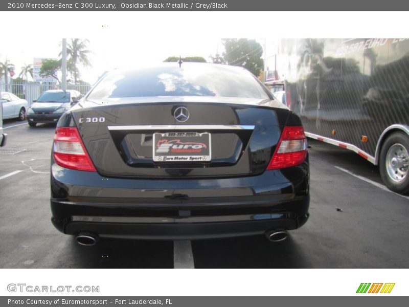 Obsidian Black Metallic / Grey/Black 2010 Mercedes-Benz C 300 Luxury