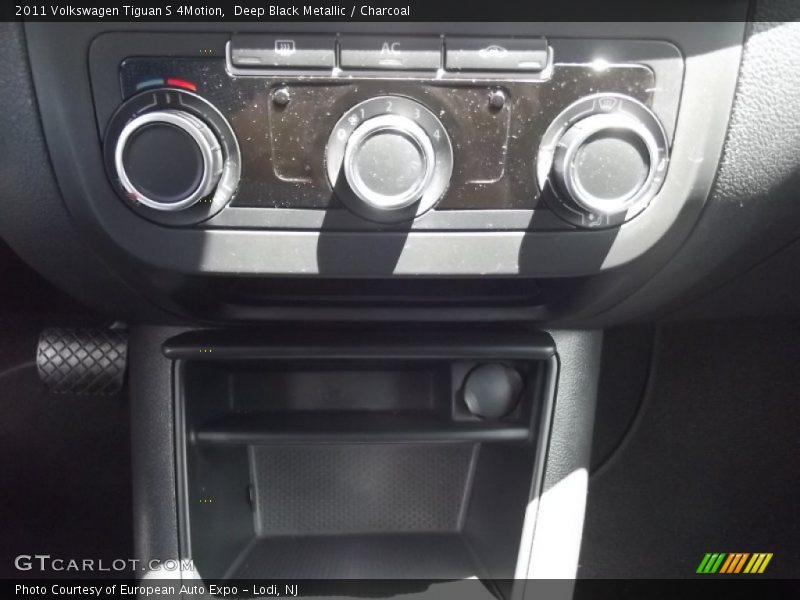 Deep Black Metallic / Charcoal 2011 Volkswagen Tiguan S 4Motion