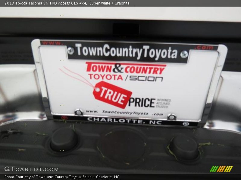 Super White / Graphite 2013 Toyota Tacoma V6 TRD Access Cab 4x4