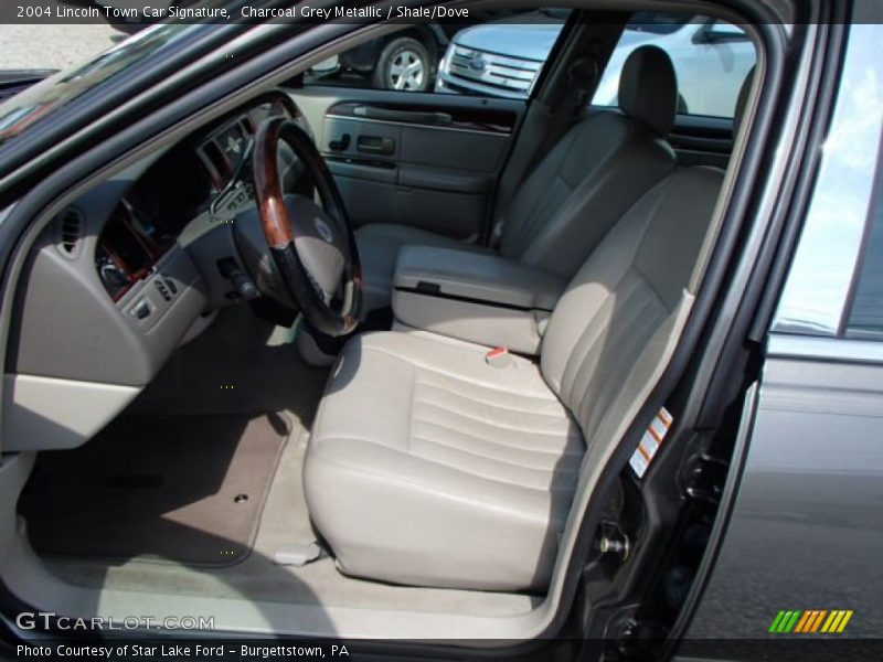 Charcoal Grey Metallic / Shale/Dove 2004 Lincoln Town Car Signature