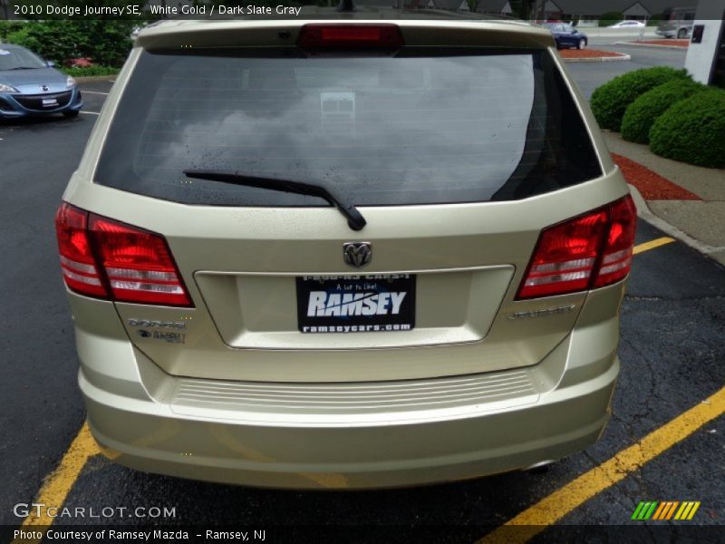 White Gold / Dark Slate Gray 2010 Dodge Journey SE