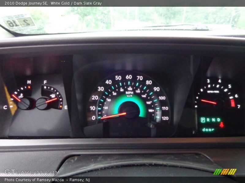 White Gold / Dark Slate Gray 2010 Dodge Journey SE