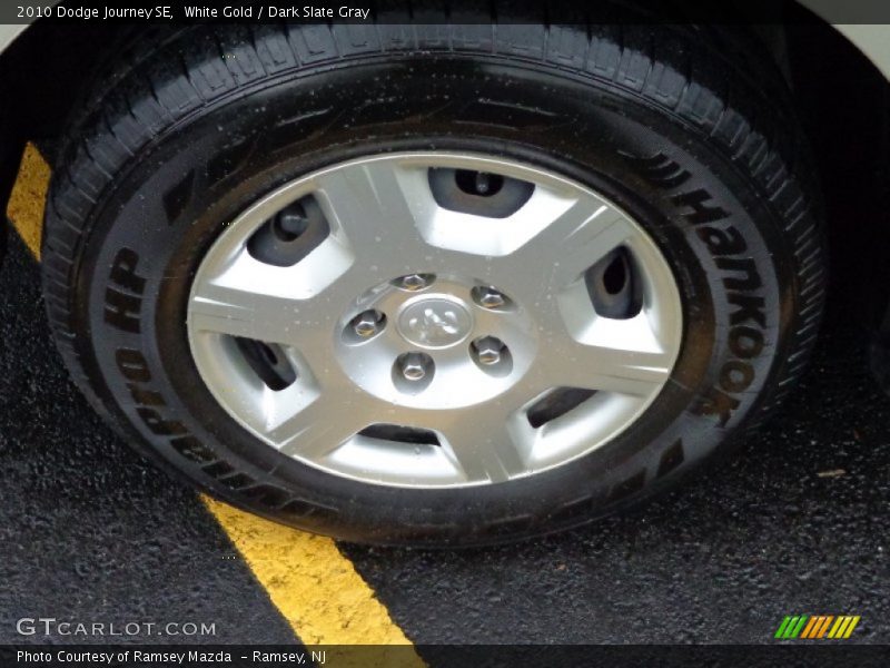 White Gold / Dark Slate Gray 2010 Dodge Journey SE