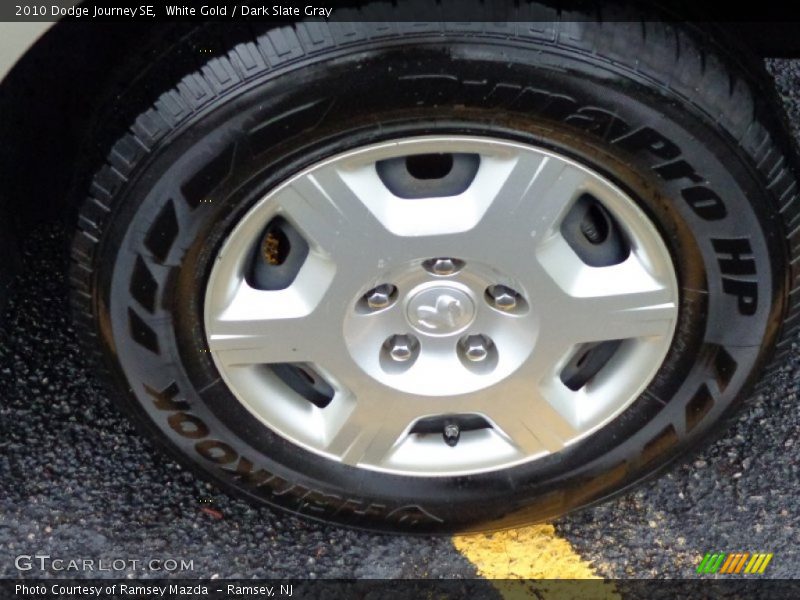 White Gold / Dark Slate Gray 2010 Dodge Journey SE