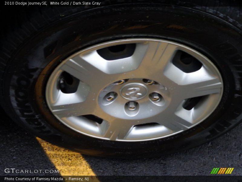 White Gold / Dark Slate Gray 2010 Dodge Journey SE
