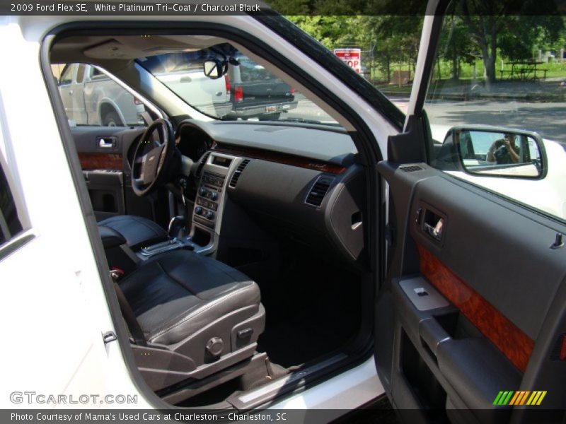 White Platinum Tri-Coat / Charcoal Black 2009 Ford Flex SE