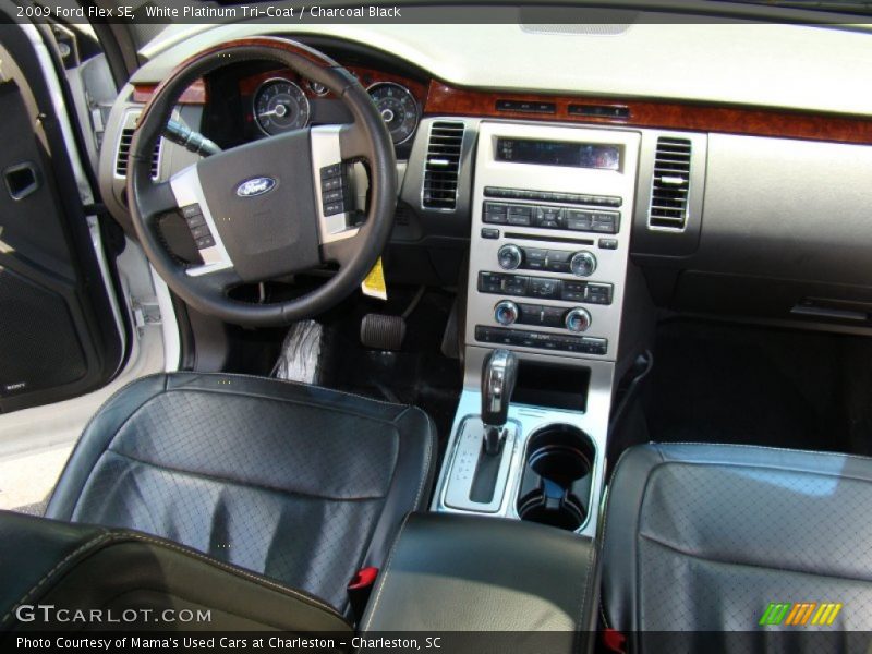 White Platinum Tri-Coat / Charcoal Black 2009 Ford Flex SE