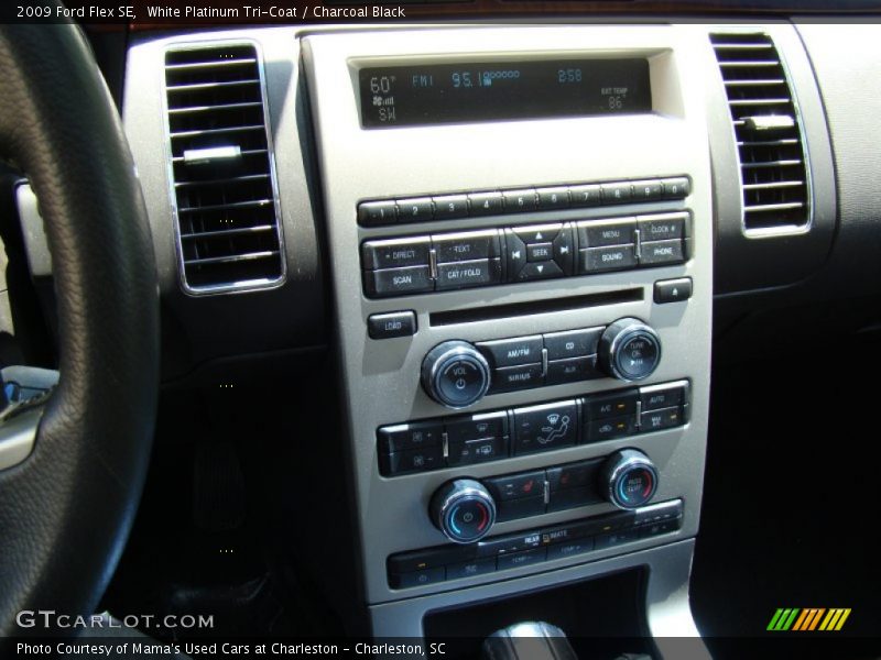 White Platinum Tri-Coat / Charcoal Black 2009 Ford Flex SE