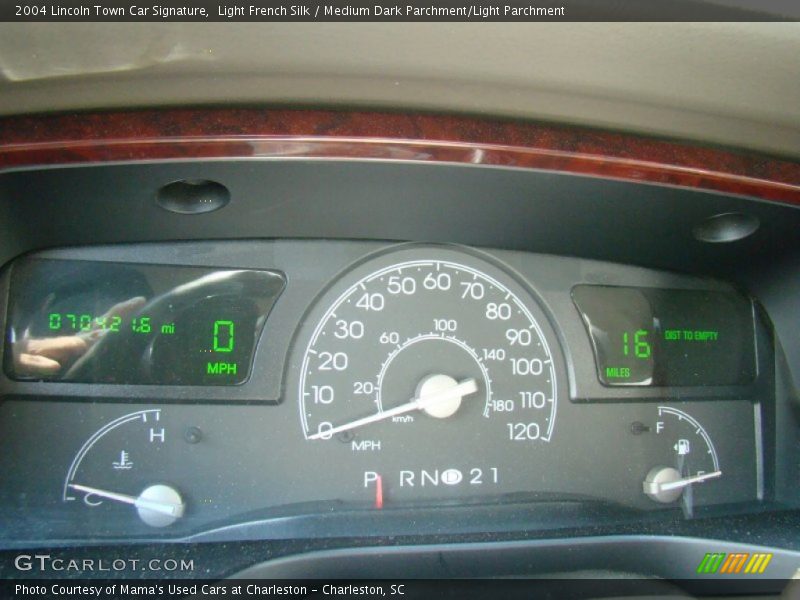 Light French Silk / Medium Dark Parchment/Light Parchment 2004 Lincoln Town Car Signature