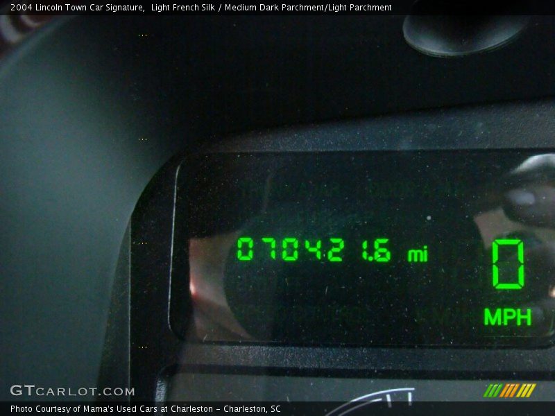 Light French Silk / Medium Dark Parchment/Light Parchment 2004 Lincoln Town Car Signature