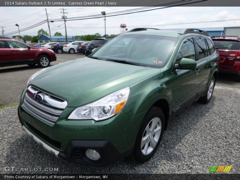 Front 3/4 View of 2014 Outback 2.5i Limited