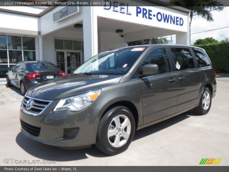 Meteor Gray Metallic / Aero Gray 2010 Volkswagen Routan SE