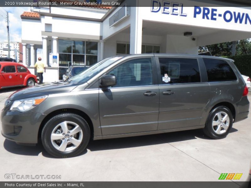 Meteor Gray Metallic / Aero Gray 2010 Volkswagen Routan SE