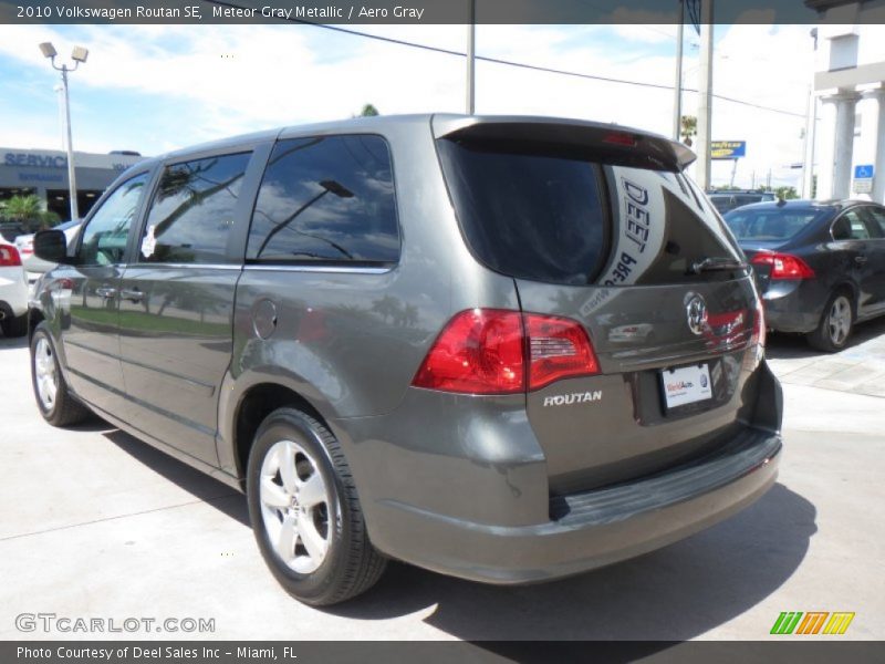 Meteor Gray Metallic / Aero Gray 2010 Volkswagen Routan SE