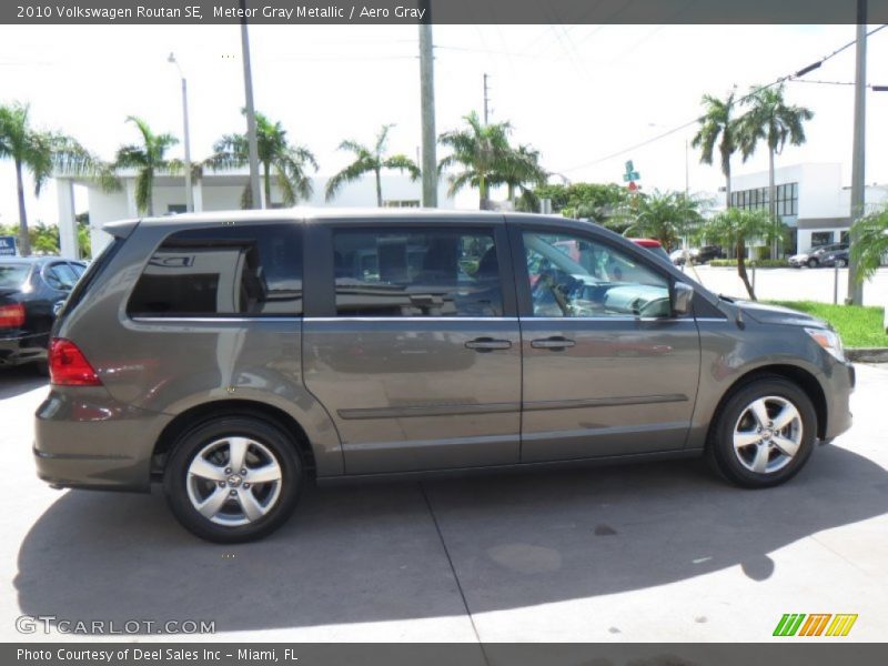 Meteor Gray Metallic / Aero Gray 2010 Volkswagen Routan SE