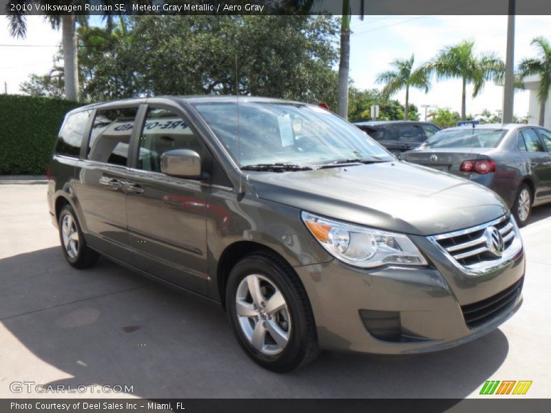 Meteor Gray Metallic / Aero Gray 2010 Volkswagen Routan SE