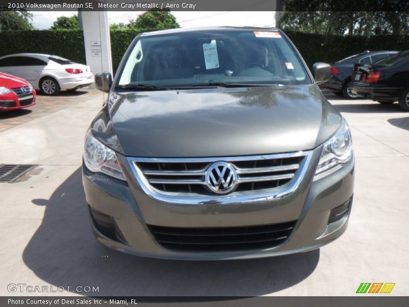 Meteor Gray Metallic / Aero Gray 2010 Volkswagen Routan SE