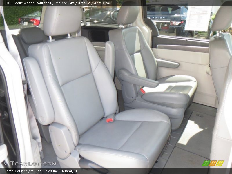 Meteor Gray Metallic / Aero Gray 2010 Volkswagen Routan SE