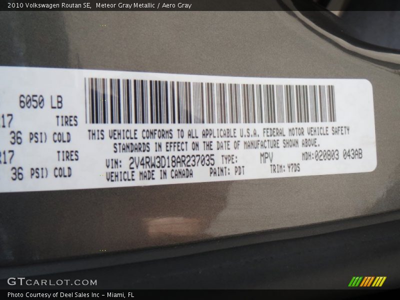 Meteor Gray Metallic / Aero Gray 2010 Volkswagen Routan SE