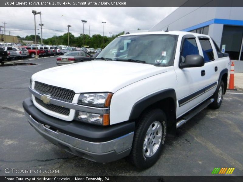 Front 3/4 View of 2004 Avalanche 1500 4x4