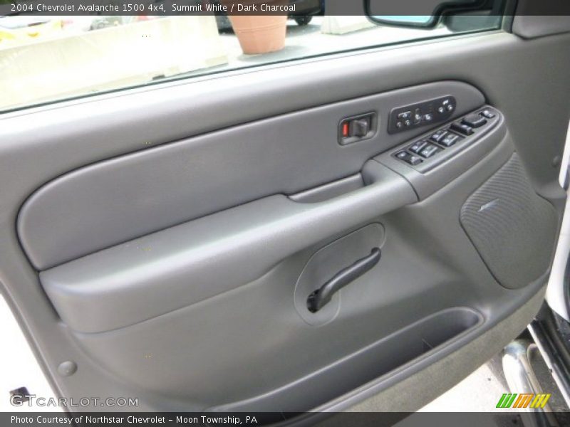 Summit White / Dark Charcoal 2004 Chevrolet Avalanche 1500 4x4