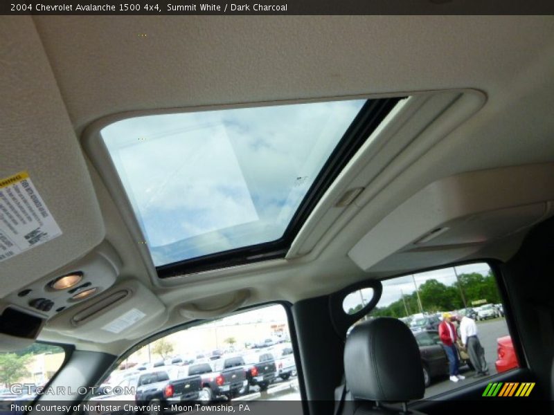 Summit White / Dark Charcoal 2004 Chevrolet Avalanche 1500 4x4