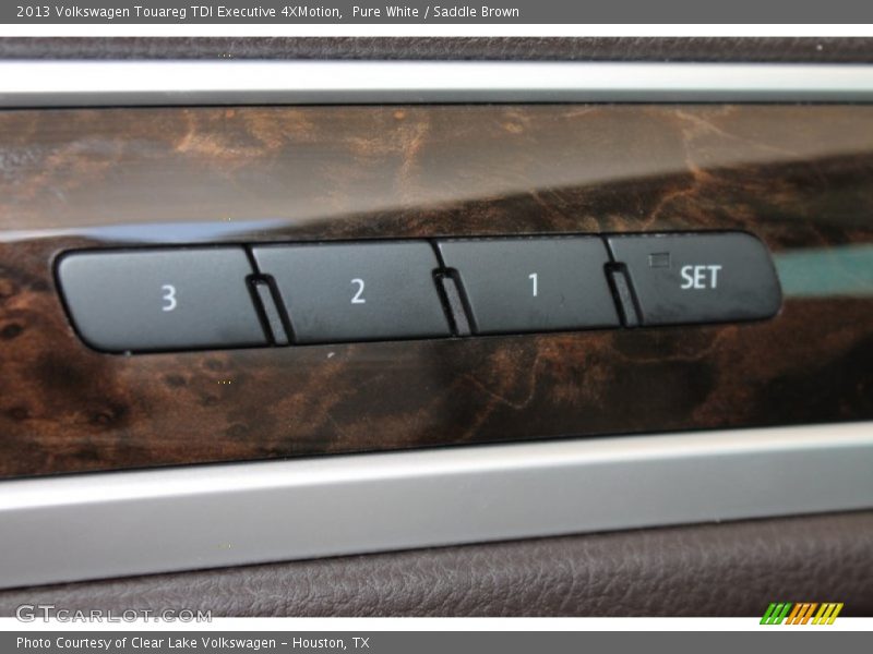 Pure White / Saddle Brown 2013 Volkswagen Touareg TDI Executive 4XMotion