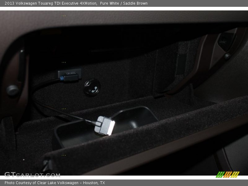 Pure White / Saddle Brown 2013 Volkswagen Touareg TDI Executive 4XMotion