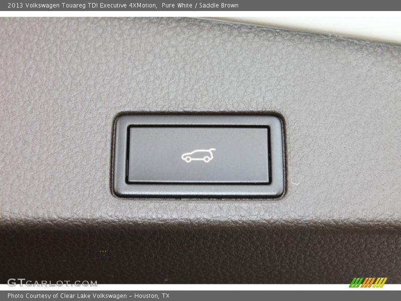 Pure White / Saddle Brown 2013 Volkswagen Touareg TDI Executive 4XMotion