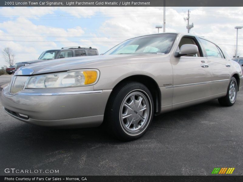 Light Parchment Gold Metallic / Light Parchment 2001 Lincoln Town Car Signature