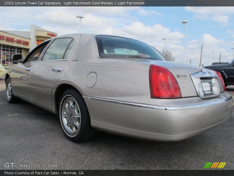 Light Parchment Gold Metallic / Light Parchment 2001 Lincoln Town Car Signature