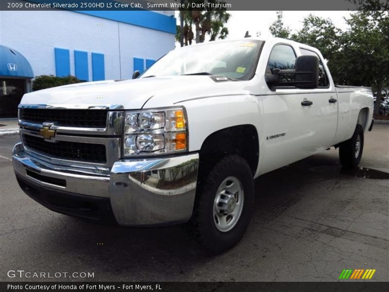 Front 3/4 View of 2009 Silverado 2500HD LS Crew Cab