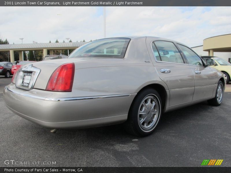 Light Parchment Gold Metallic / Light Parchment 2001 Lincoln Town Car Signature