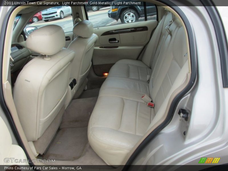 Light Parchment Gold Metallic / Light Parchment 2001 Lincoln Town Car Signature